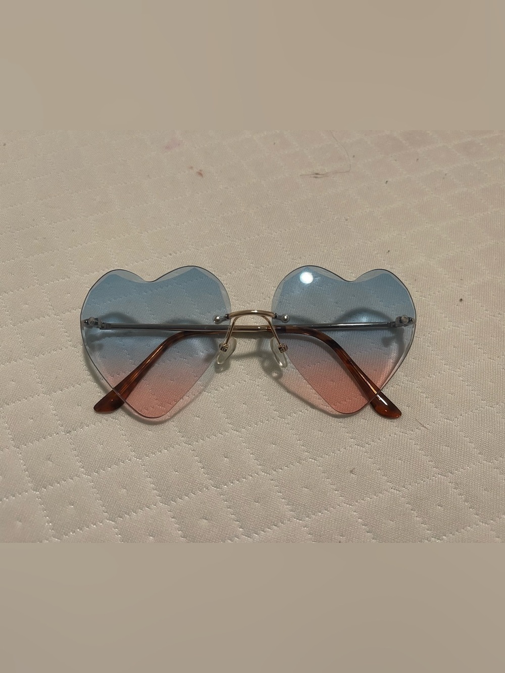 Heart-Shaped Gradient Sunglasses in Blue to Pink